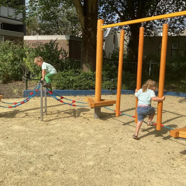 Nu de zomervakantie in volle gang is, kunnen we het schoolplein van het Arkplein gebruiken voor leuke activiteiten.

Het is fantastisch om de kinderen te zien genieten van het spelen in de buitenlucht. ☀️ 

#zomervakantie #buitenspelen #zon #schoolplein #activiteiten #dagopvang #buitenlucht