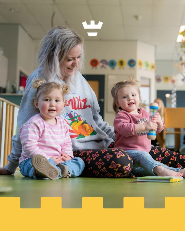 Bij Klein Alkmaar werken we vanuit een heldere pedagogische visie, opgebouwd uit 8 belangrijke pijlers. Een van onze pedagogische pijlers is 'aandacht en plezier'.Elk kind verdient het om gezien en gehoord te worden. Dat doen we door te luisteren naar woorden én gebaren, aan te sluiten bij de interesses van het kind, samen grapjes te maken en ook ruimte te geven aan verdriet en boosheid. Alles mag er zijn.Door de bevlogenheid van onze pedagogisch professionals creëren we emotionele veiligheid en voelen kinderen de ruimte om zichzelf (spelenderwijs) te ontwikkelen.Dit zorgt ervoor dat we echt een groep kunnen zijn, dat we elkaar kennen en respectvol met elkaar omgaan. Als we dat in het klein leren, kunnen we dat later in het groot ‘leven’ ✨