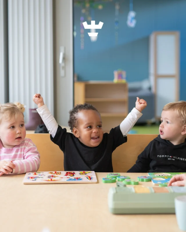 Nieuw jaar, nieuwe avonturen!Bij Klein Alkmaar starten we het jaar met vertrouwde gezichten, frisse energie en volop aandacht voor ieder kind. We hebben er zin in 🙌🤍Enne... Waar de één niet kan wachten, moet de ander nog even landen 😉 Niet meer dan logisch na zo'n gezellige kerstvakantie ✨