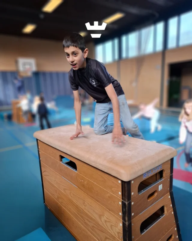 Wat een sportieve week hebben de BSO's achter de rug! Tijdens de voorjaarsvakantie stond alles in het teken van de Olympische Winterspelen ❄️🥇Zo organiseerden we onze eigen biatlon waarbij de kinderen een uitdagend parcours aflegden. Daarna bleven we in de sportieve sferen met een les van de @ninja.academie. Klimmen, klauteren, balanceren en grenzen verleggen... Voor even transformeerden de kinderen in echte ninja’s 🥷Iedere vakantie bedenkt ons BSO-vakantieteam een nieuw thema met activiteiten die daarop aansluiten. Ook tijdens de vakanties zorgen we voor een breed aanbod, want niet ieder kind vindt hetzelfde leuk of heeft hetzelfde nodig. Daarom zit er voor ieder kind iets bij zit waar-ie blij van wordt 💛