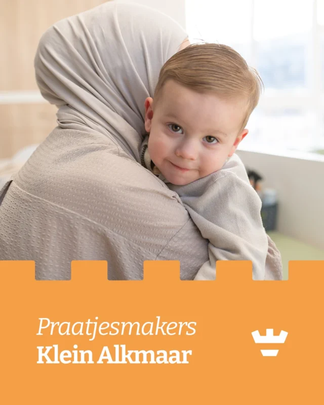 Kinderen zeggen soms precies wat ze denken… en dat levert de mooiste momenten op 🤭👑Twee peuters zitten gezellig aan tafel te spelen. Opeens valt er iets op de grond. De ene peuter zegt tegen de ander: “Wil je dat even pakken?”Nog voordat er gereageerd kan worden, klinkt het vanuit de autohoek: “Je bent toch geen koningin?” 😂