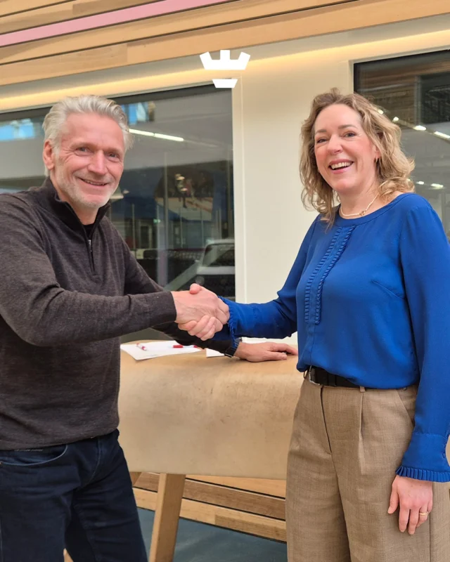 Samen in beweging – ook de komende jaren 🤍Dit is er zo één waar we graag nog even bij stilstaan: onze samenwerking met @alkmaarsport is verlengd. Ook de komende drie jaar zijn we weer trotse hoofdsponsor van de Avond4daagse Alkmaar🚶‍♂️🚶‍♀️🚶Waarom dit zo goed past bij Klein Alkmaar? Er is ruimte voor iedereen. Zo is er ook een Avond4daagse op maat voor doelgroepen die behoefte hebben aan een passend aanbod. En natuurlijk is er op de laatste avond weer de traditionele Klein Alkmaar peuterloop ✨📅 1 t/m 4 juni 2026✅ De inschrijving is geopend!👉 Individueel meelopen? https://www.alkmaaractief.nl/activiteit/584703/avond4daagse-alkmaar-5-km👉 Loop je via school mee? Dan heeft je school de inschrijflink ontvangen.