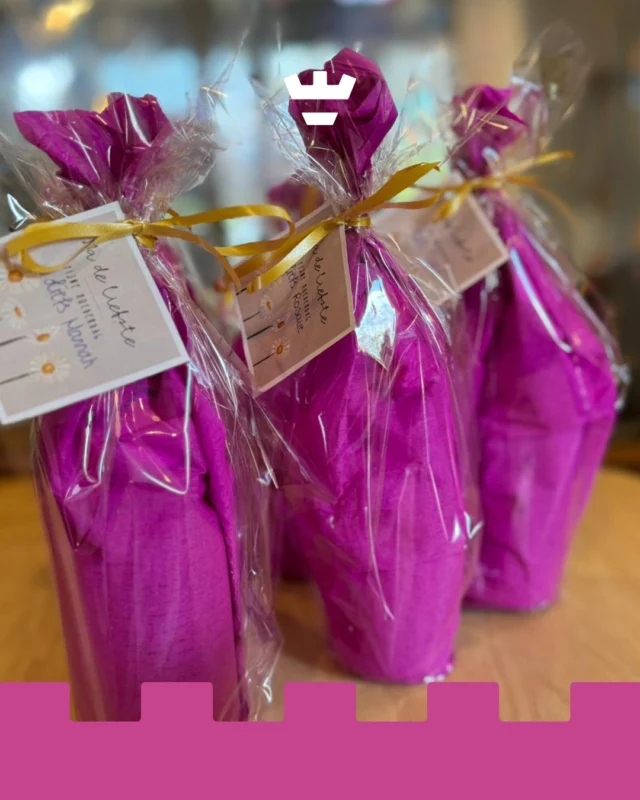 Moederdag 🩷Voor alle mama’s, bonusmama’s en iedereen die zich vandaag op welke manier dan ook moeder voelt: vandaag zetten we jullie in het zonnetje.Alle kinderen en het team van Klein Alkmaar wensen jullie een hele fijne Moederdag. Geniet van de zelfgemaakte verrassingen waar op alle vestigingen met veel liefde en aandacht aan is gewerkt 🌸